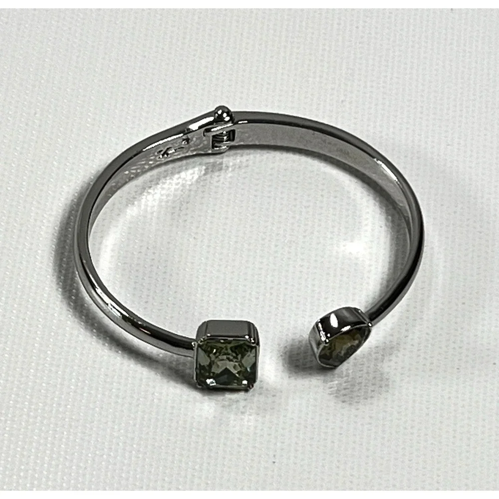 Silver‎ Toned Hinged Bracelet w/ 2 Greenish Color Settings 5